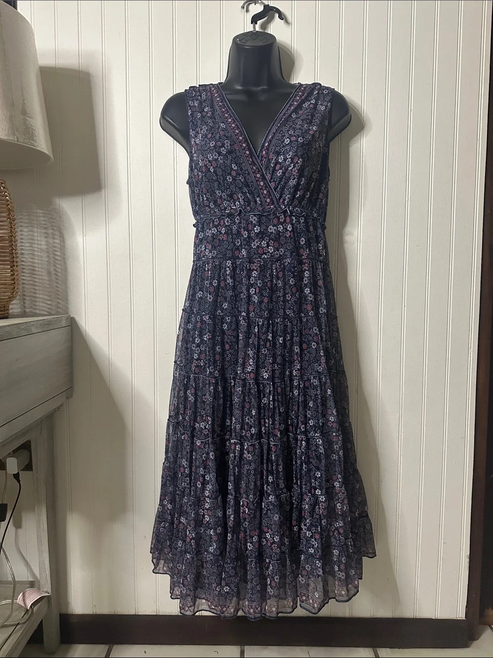 Max Studio Sleeveless V-Neck Floral Midi Dress in Navy Like New sz M - Picture 3 of 13
